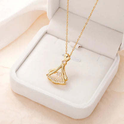 Elegant 24K Gold-Plated Fan Necklace